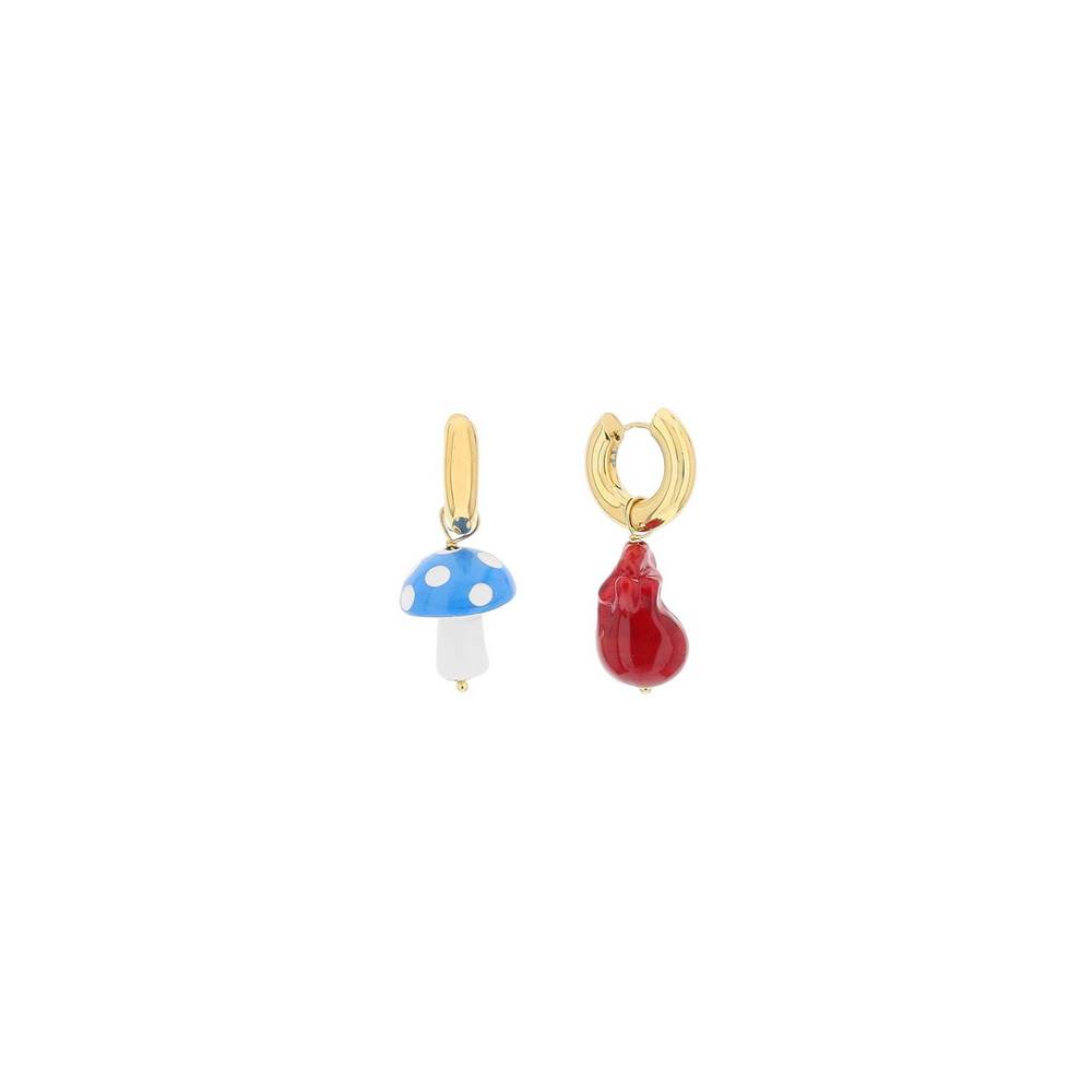 Timeless pearly earrings with charms